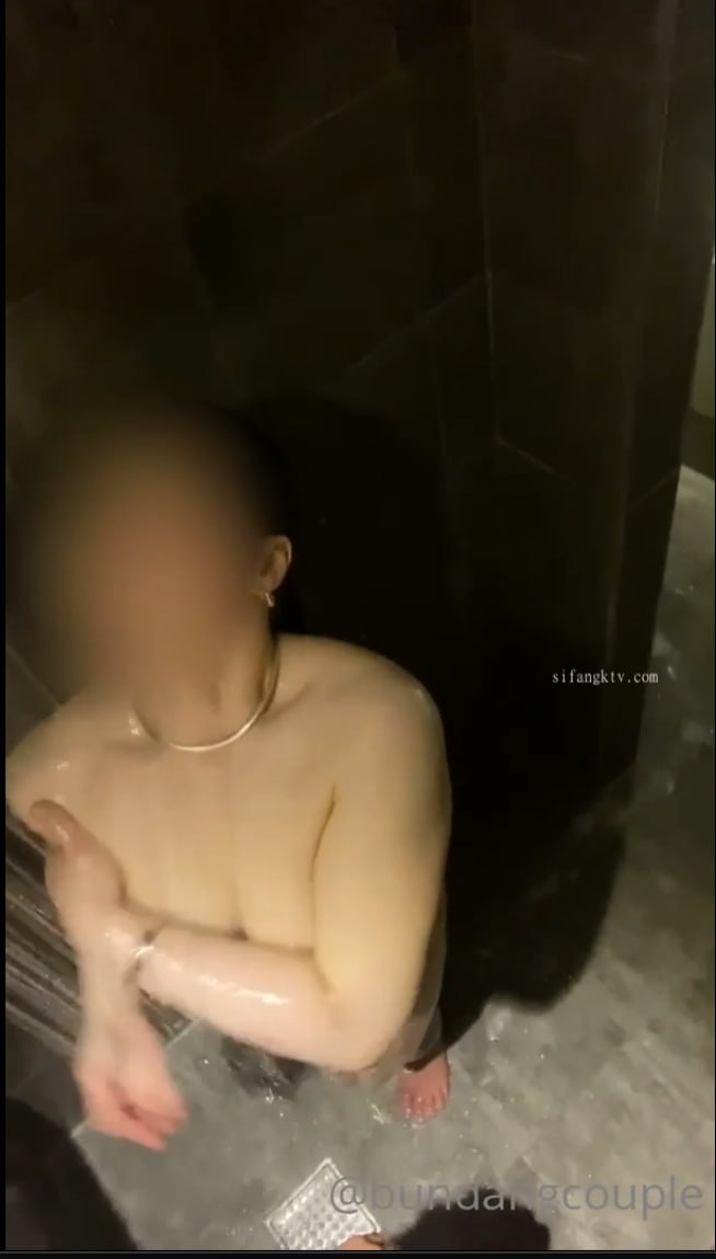 GAY188【婚纱情节约炮】穿着婚纱口交炮友，接盘侠会不会知道